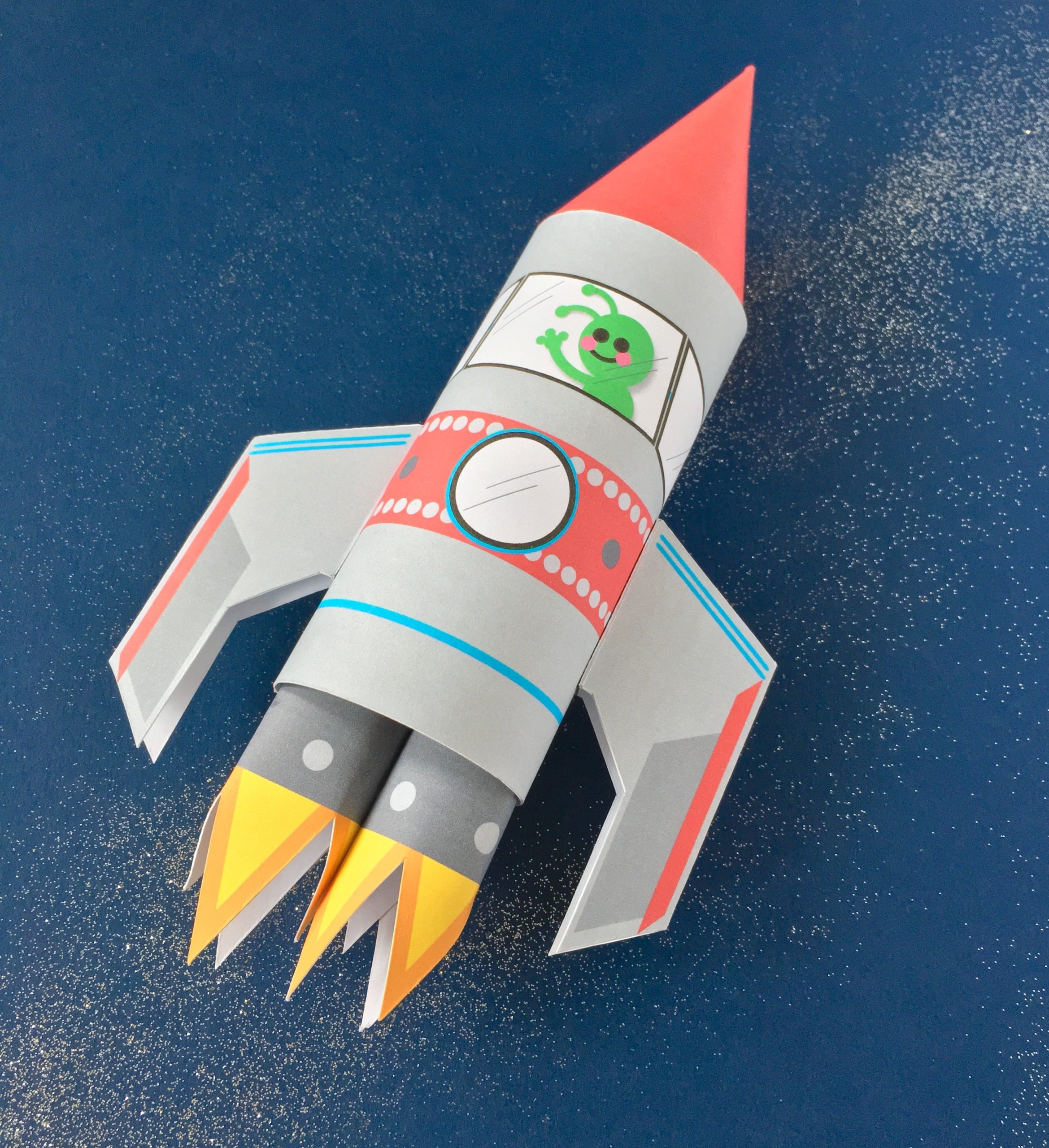 Ракета из картона своими руками для детей. Ракета из бумаги. Макет ракеты. Моет ракету. Ракета поделка.