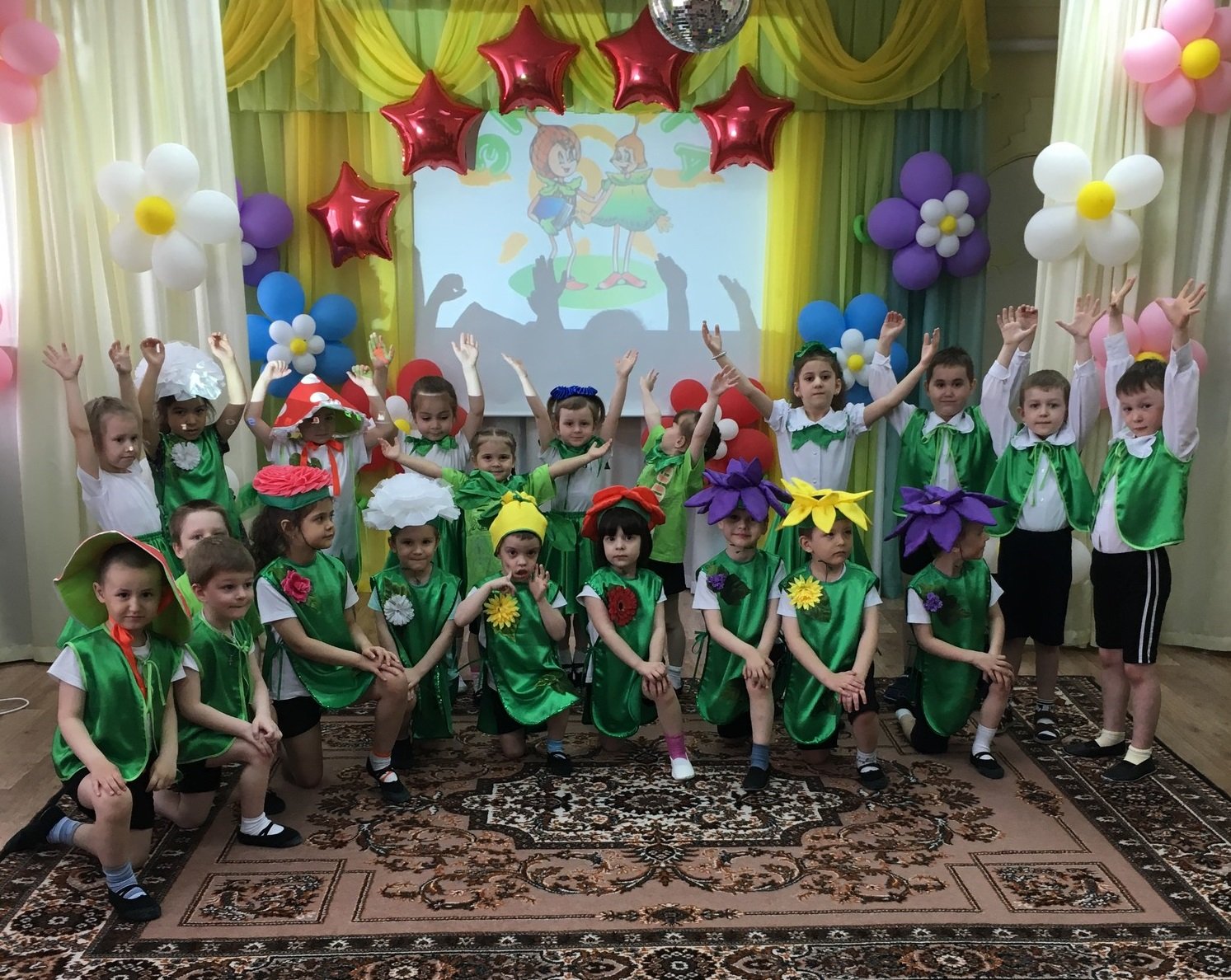 День эколят в детском саду подготовительная. Эколята костюмы. Эколята костюмы для детей. Эколята дошколята. Дети в костюмах Эколят.