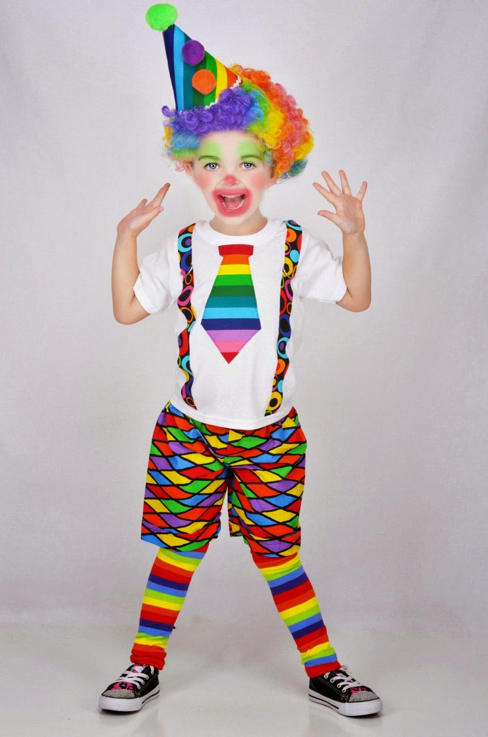 Смешной наряд в садик. Костюм клоуна. Костюм клоуна для мальчика. Детский костюм клоунессы. Костюм для мальчика на день смеха.
