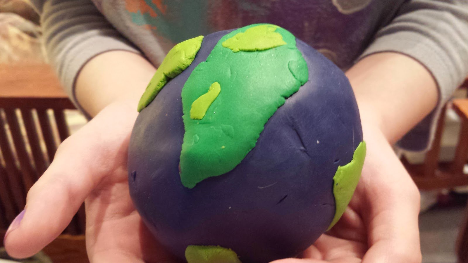 Лепка планета земля. Макет земли. Модель земли из пластилина. Макет земли из пластилина. Макет глобуса из пластилина.