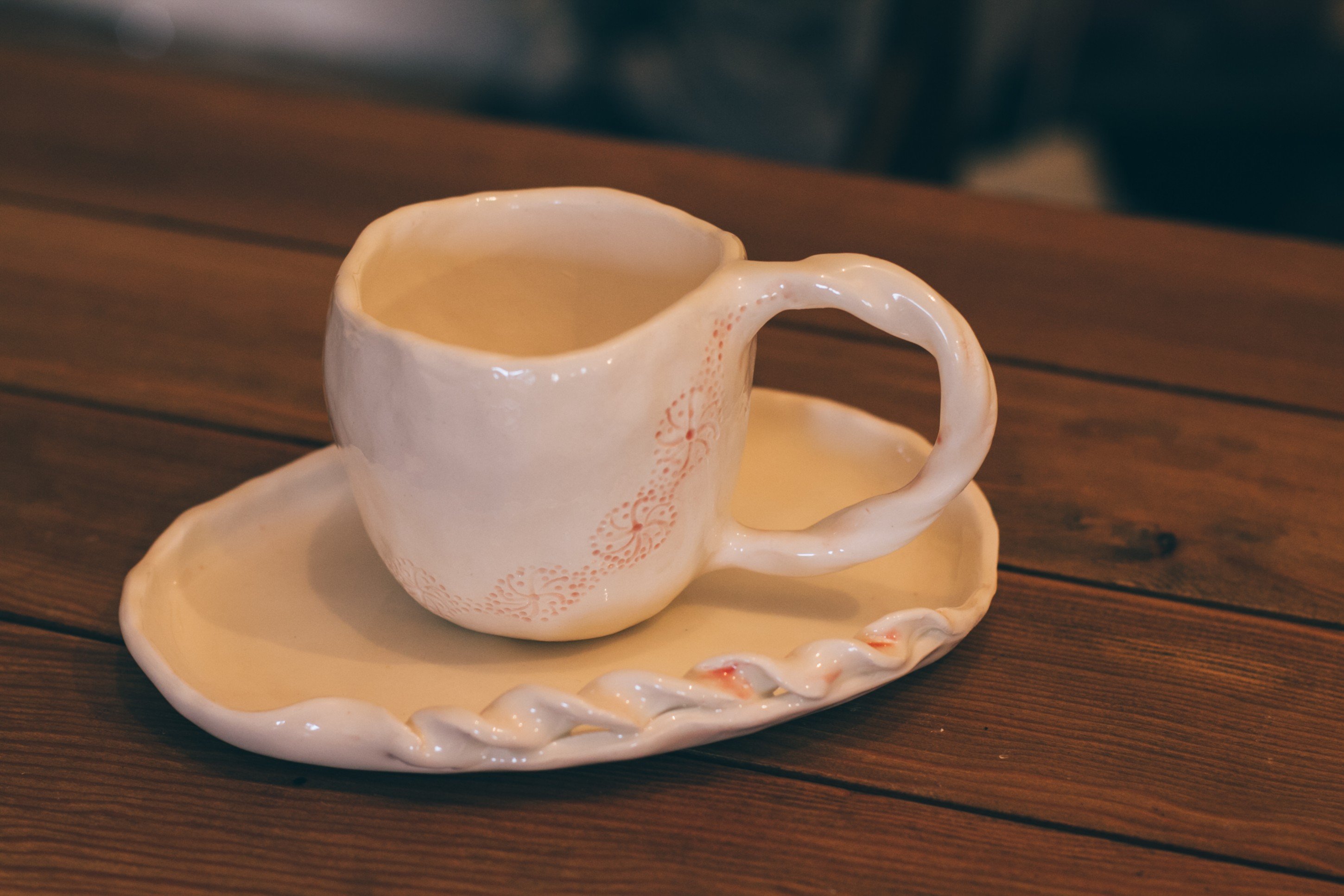 Лепим кружку. Керамическая чашка с блюдцем. Лепка чашка. Лепка чашка с блюдцем. Лепка Кружка керамика.