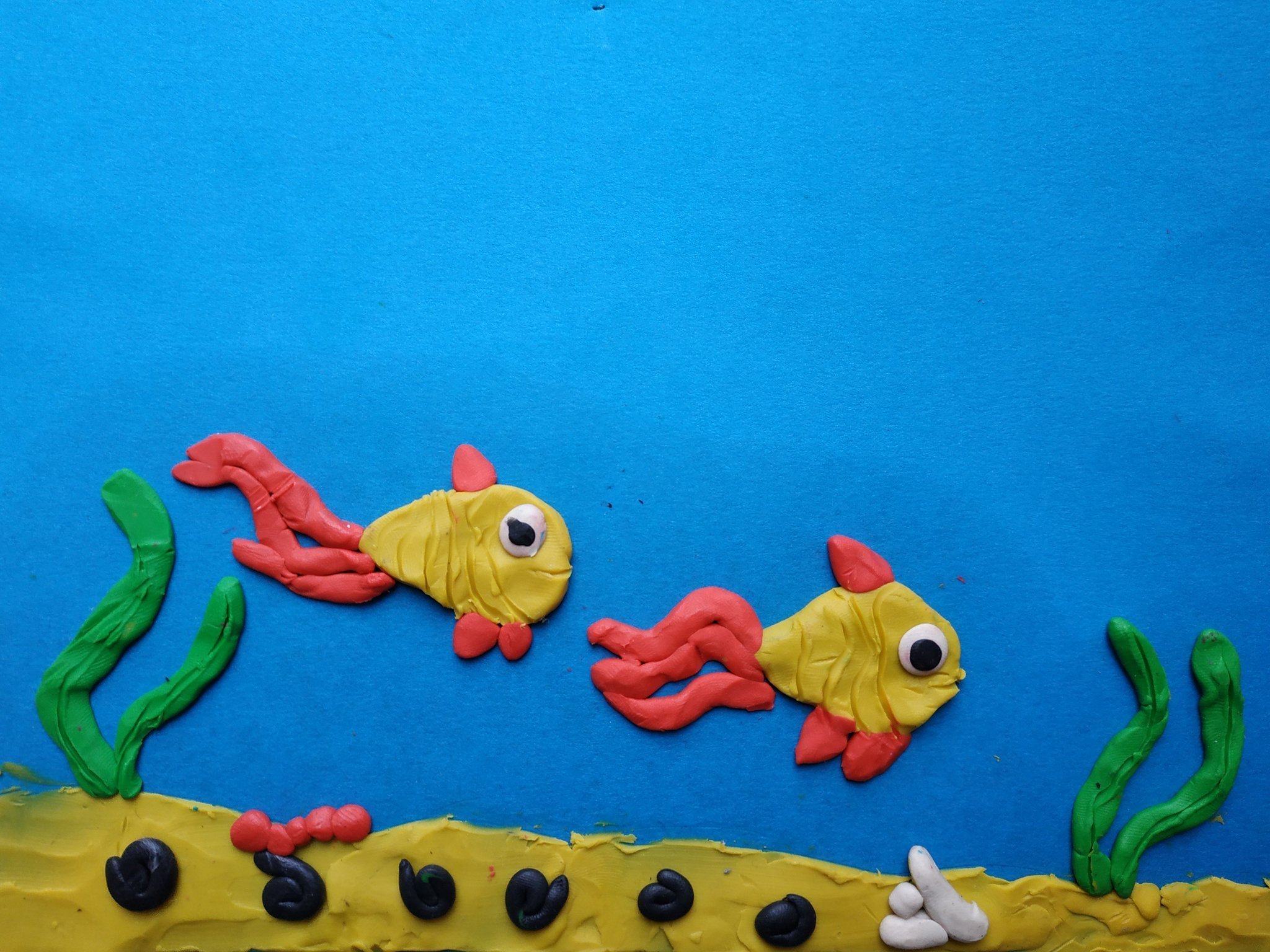 Посмотрим пластилин. Рыбка из пластилина. Рыбка из пластилина для детей. Лепка рыбка. Лепка из пластилина для детей рыбка.