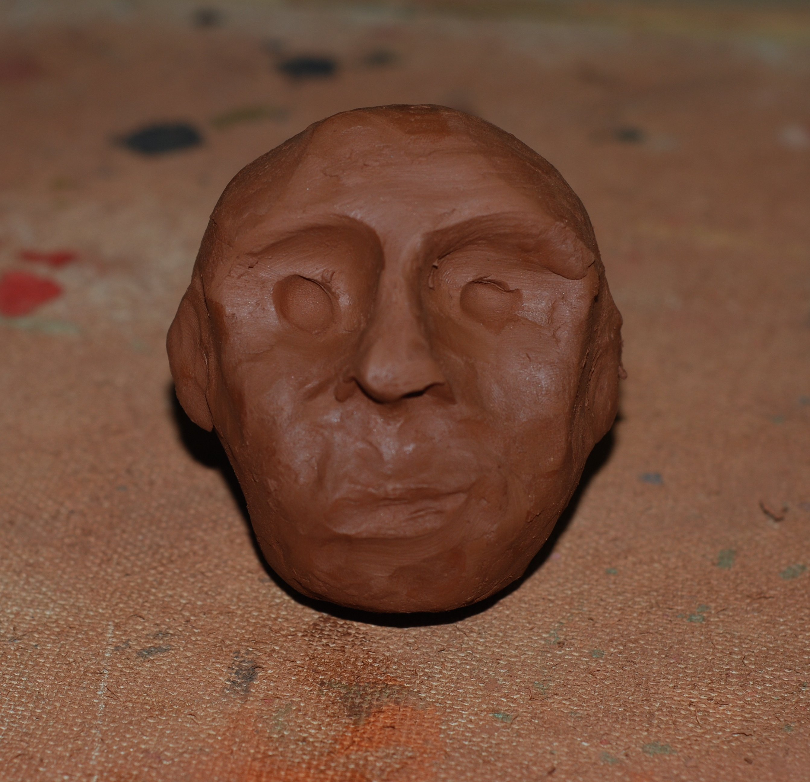 Голова из пластилина 6. Скульптурный пластилин голова. Скульптура лепка головы. Фигурки из скульптурного пластилина. Лицо из скульптурного пластилина.