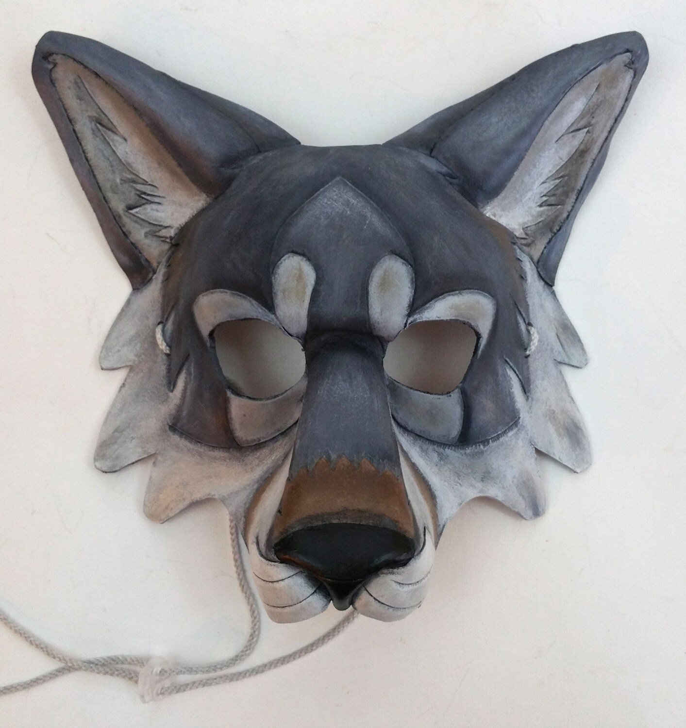 Маска собаки для квадробики. Маска волк. Маска волка из бумаги. Картонная маска волка. Карнавальная маска "волк".