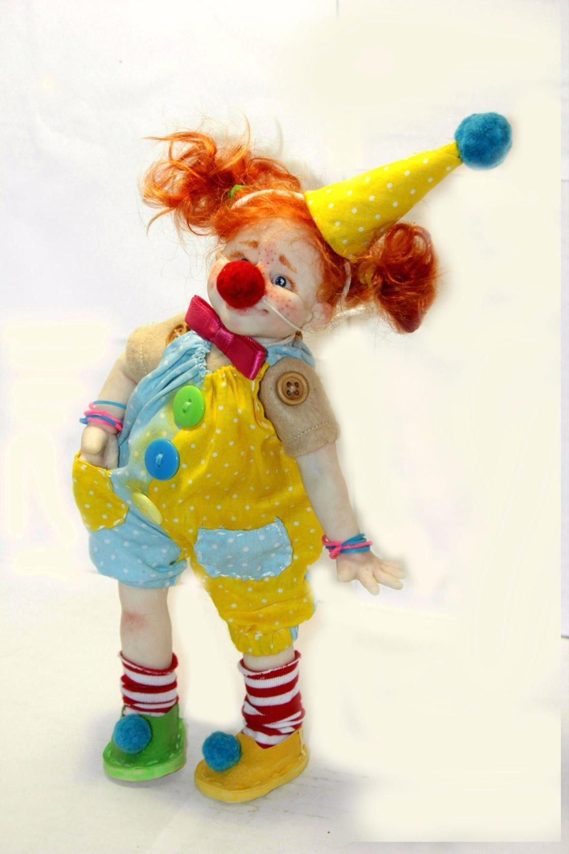Клоуны сшить. Кукла «клоун». Игрушка клоун кукла. Тряпичный клоун игрушка. Текстильная кукла клоун.