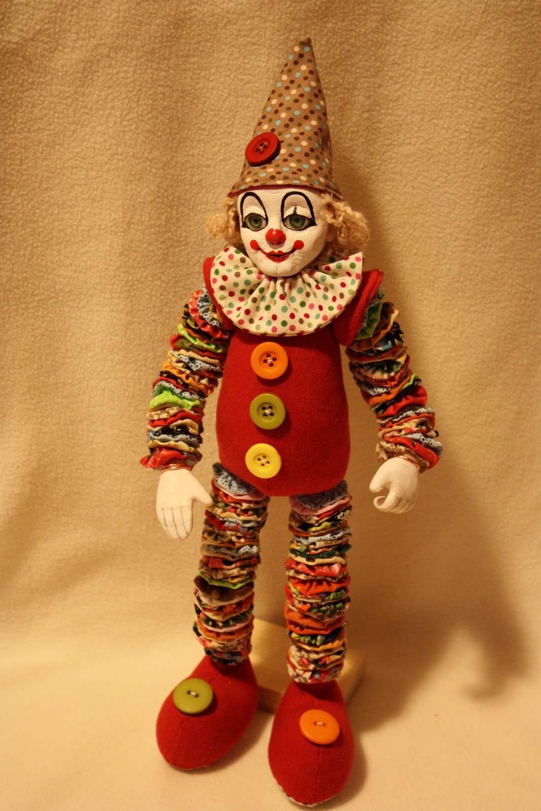 Клоуны сшить. Петрушка Скоморох кукла. Кукла «клоун». Игрушка клоун. Тряпичная кукла клоун.