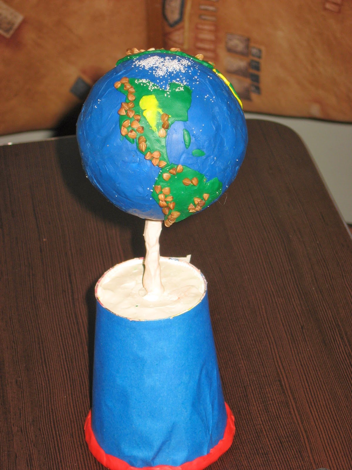 Лепим землю. Макет земли. Глобус из пластилина. Поделка Глобус. Макет планеты земля.