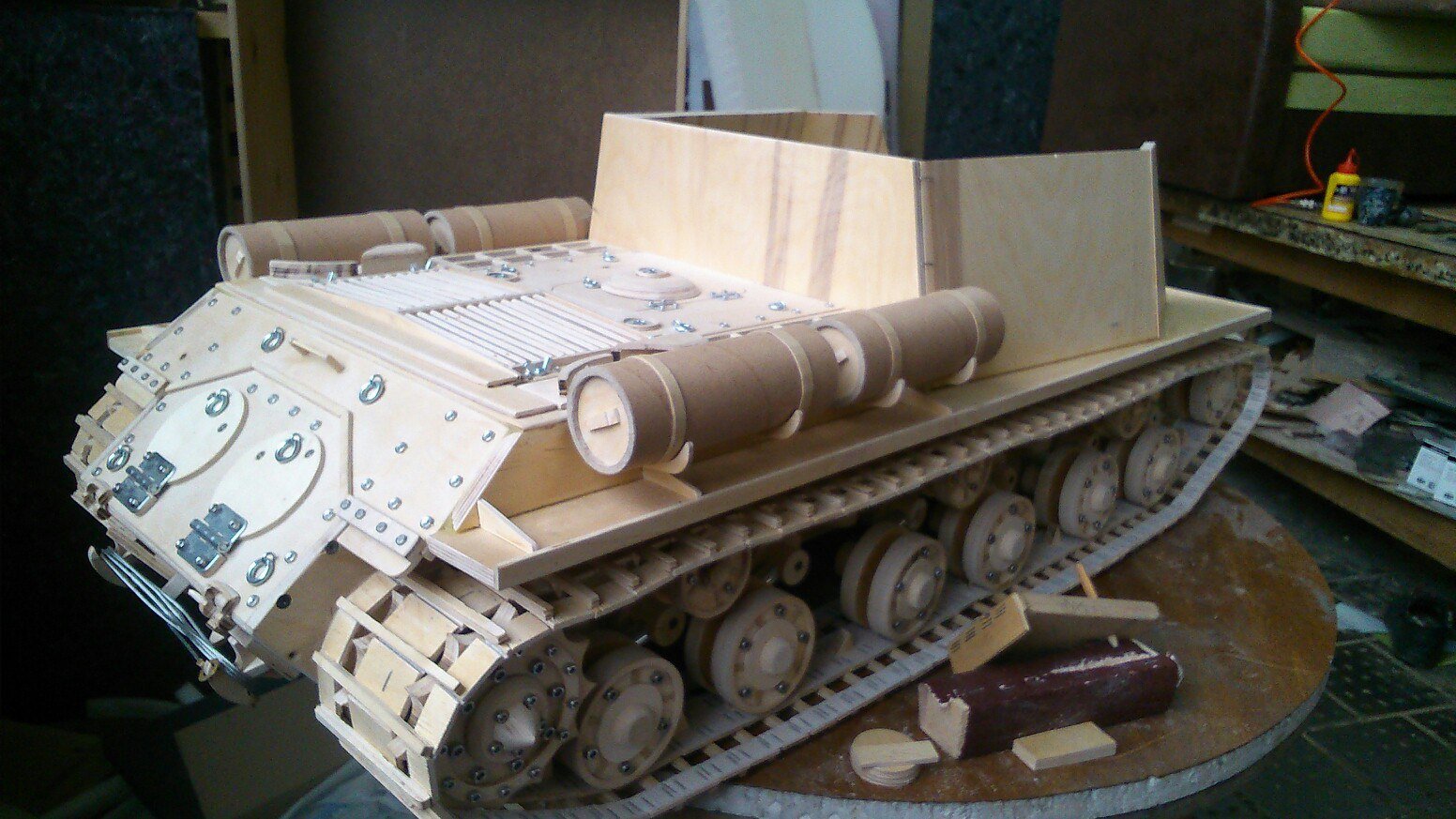 Модель техники своими руками. Макет танка. Танк из фанеры. Модель танка из дерева. Танк из картона.