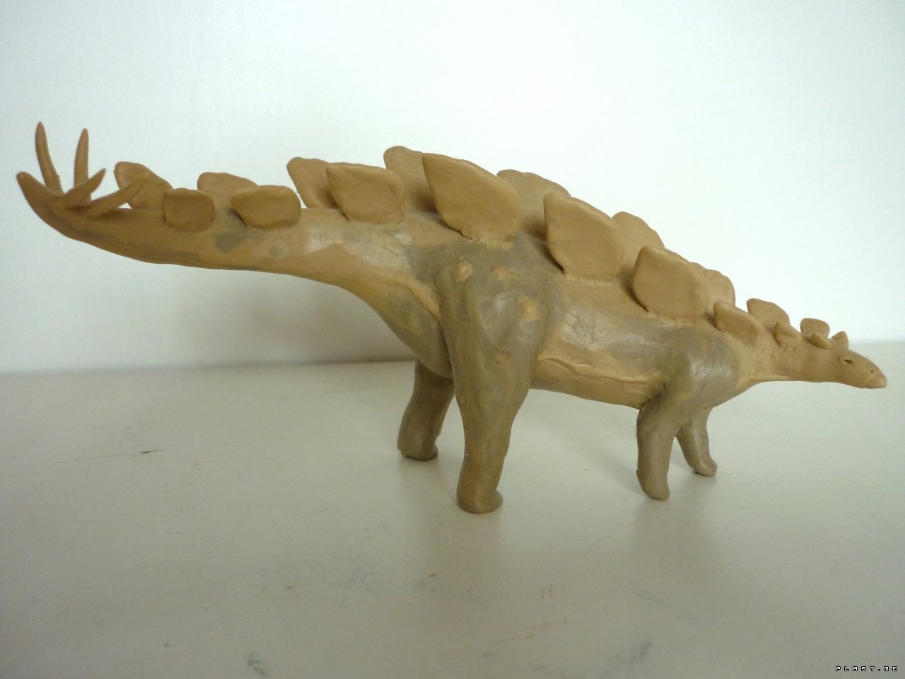 Как лепить динозавров. Sculpting Stegosaurus лепка. Динозавр Стегозавр из пластилина. Лепка динозавров. Пластилиновые фигурки динозавров.