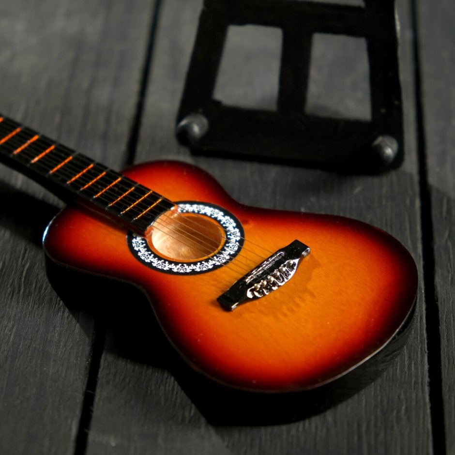 Сувенир гитара на подставке