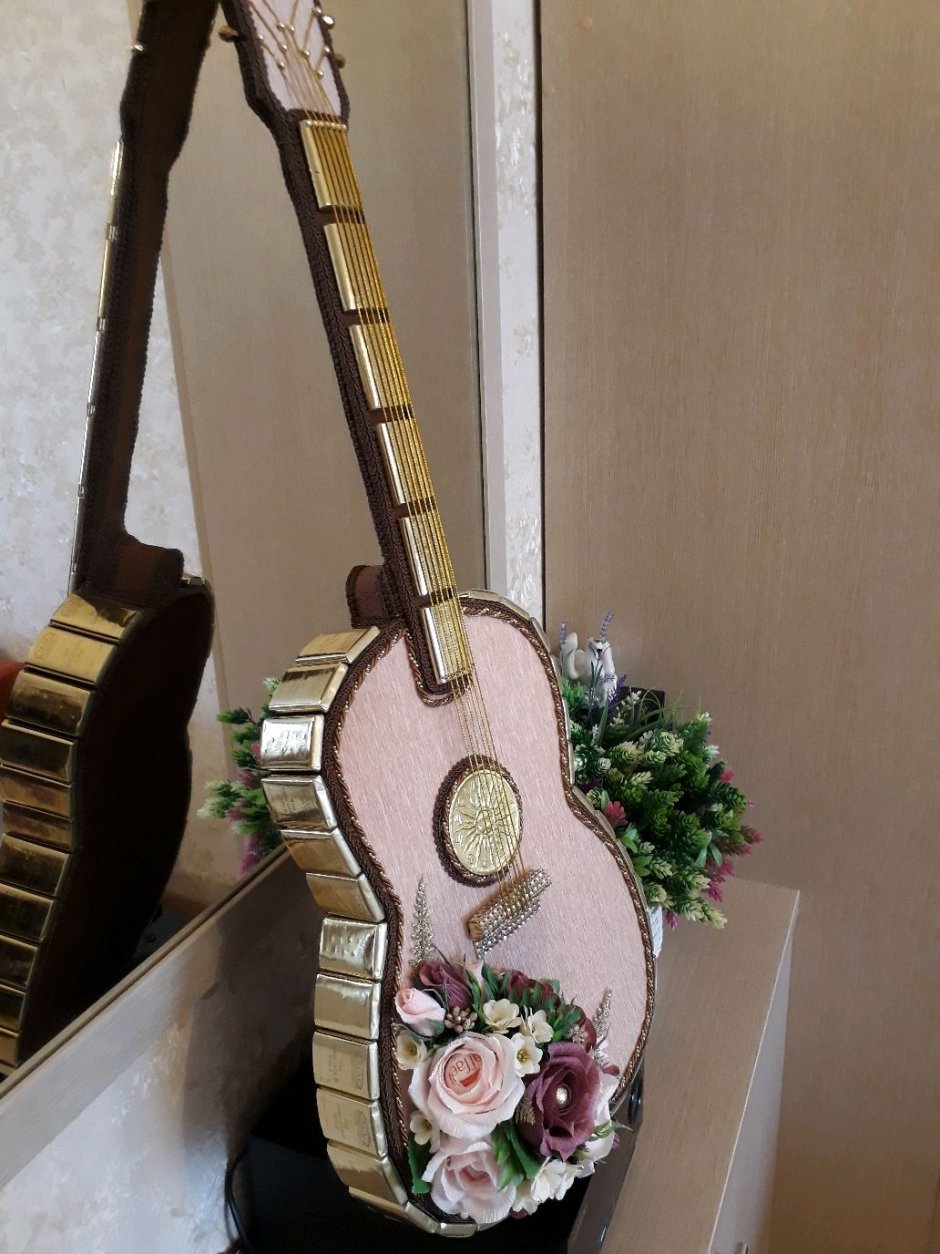 Подарок в виде гитары