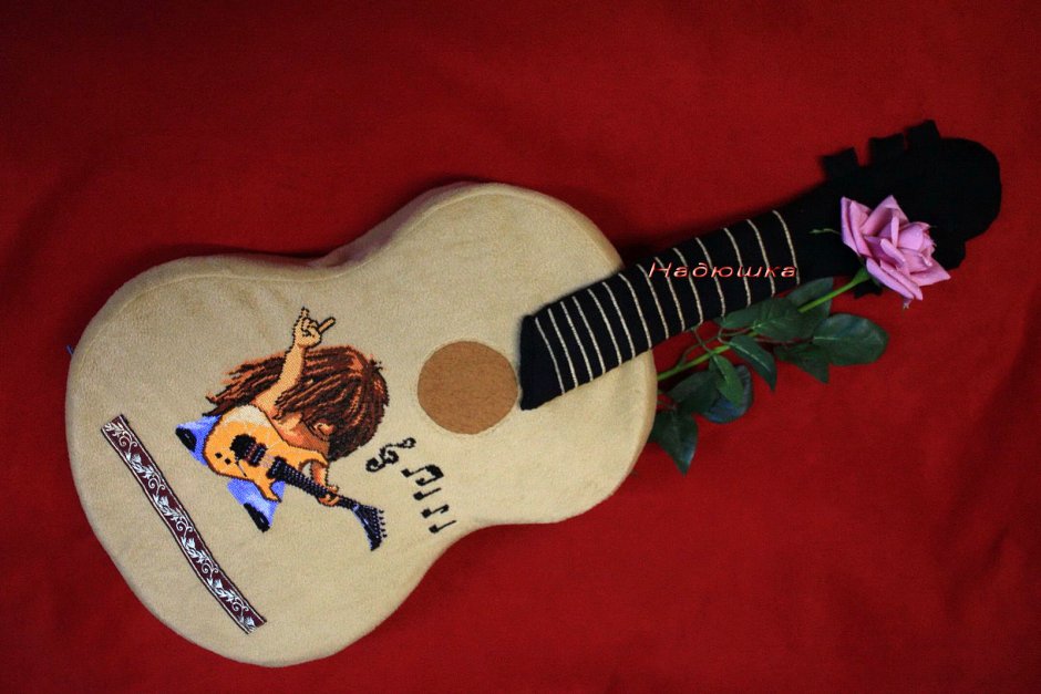 Новогоднее украшение гитара