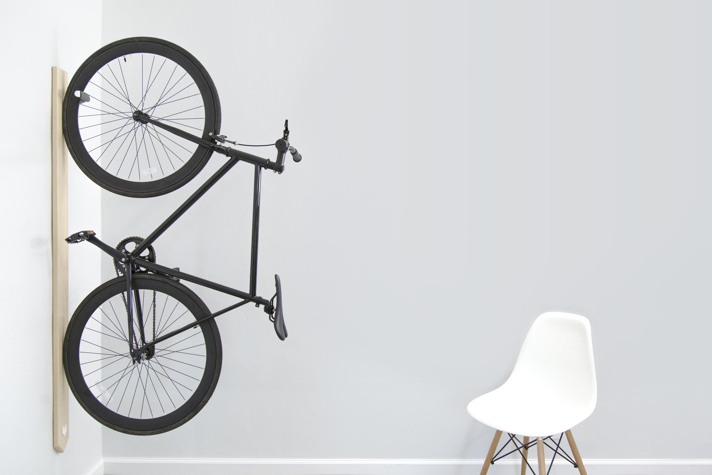 Крепление для велосипеда своими руками. Artifox Bike Rack. Bike Rack крепление велосипеда. Велосипед на стене. Стойка для хранения велосипедов.