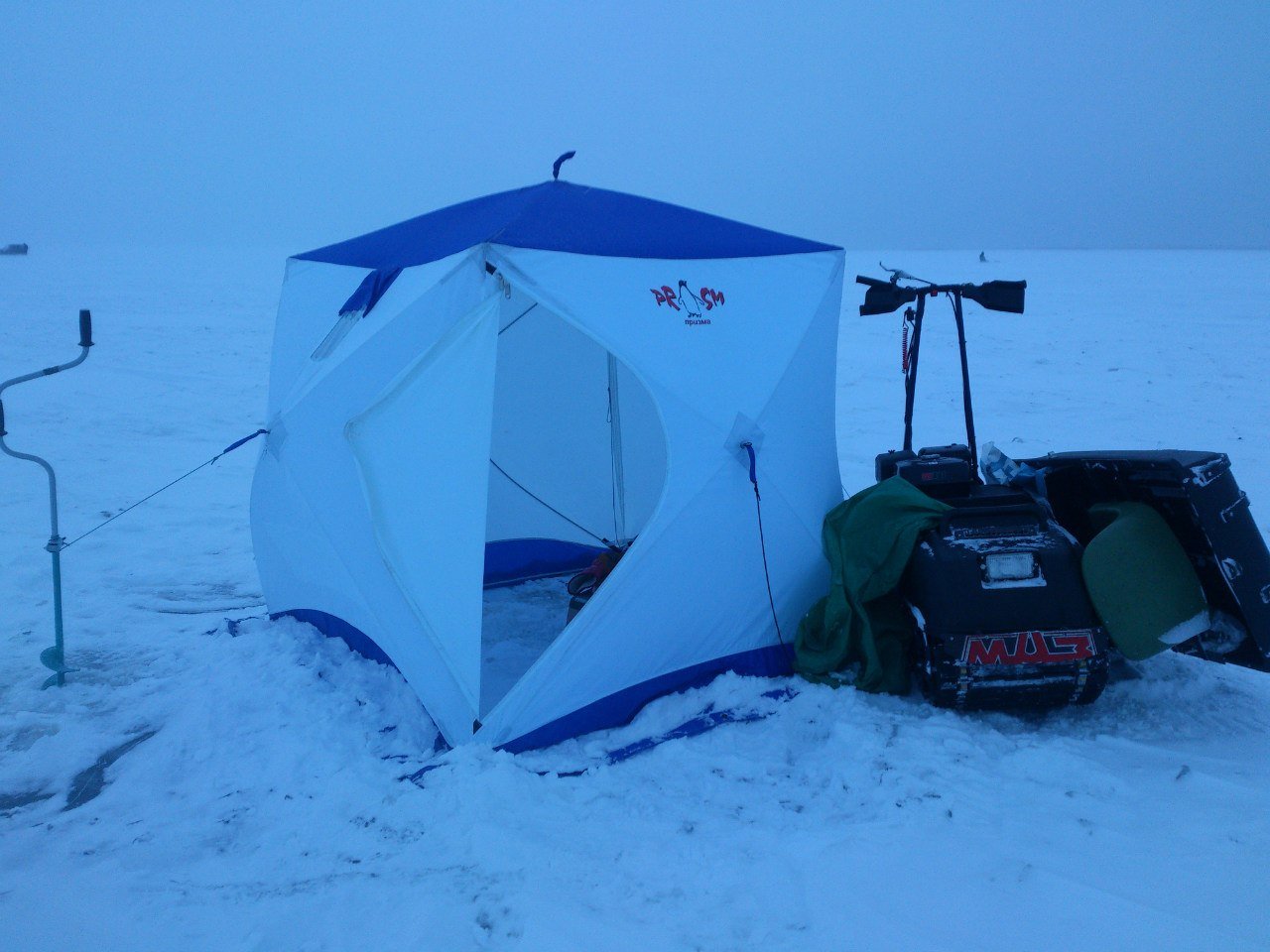 Зимняя палатка обогрев. Зимняя палатка. Самодельная зимняя палатка. Укрытие для зимней рыбалки. Отопление зимней палатки.