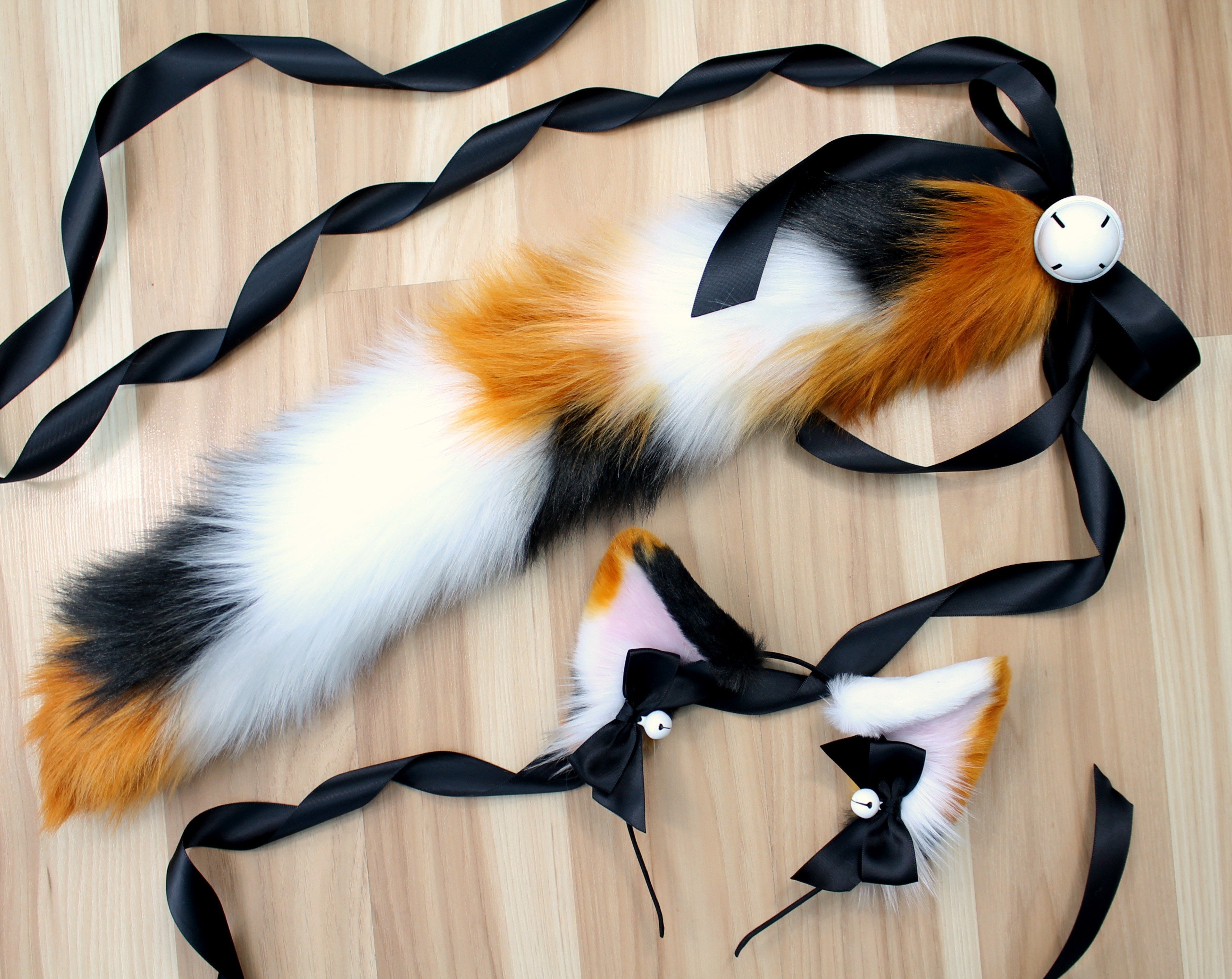 Уши лапы хвост кошки. Кошкин хвост Геншин. Хвост для костюма. Кошачьи ушки и хвостик. Кошачий хвост для костюма.