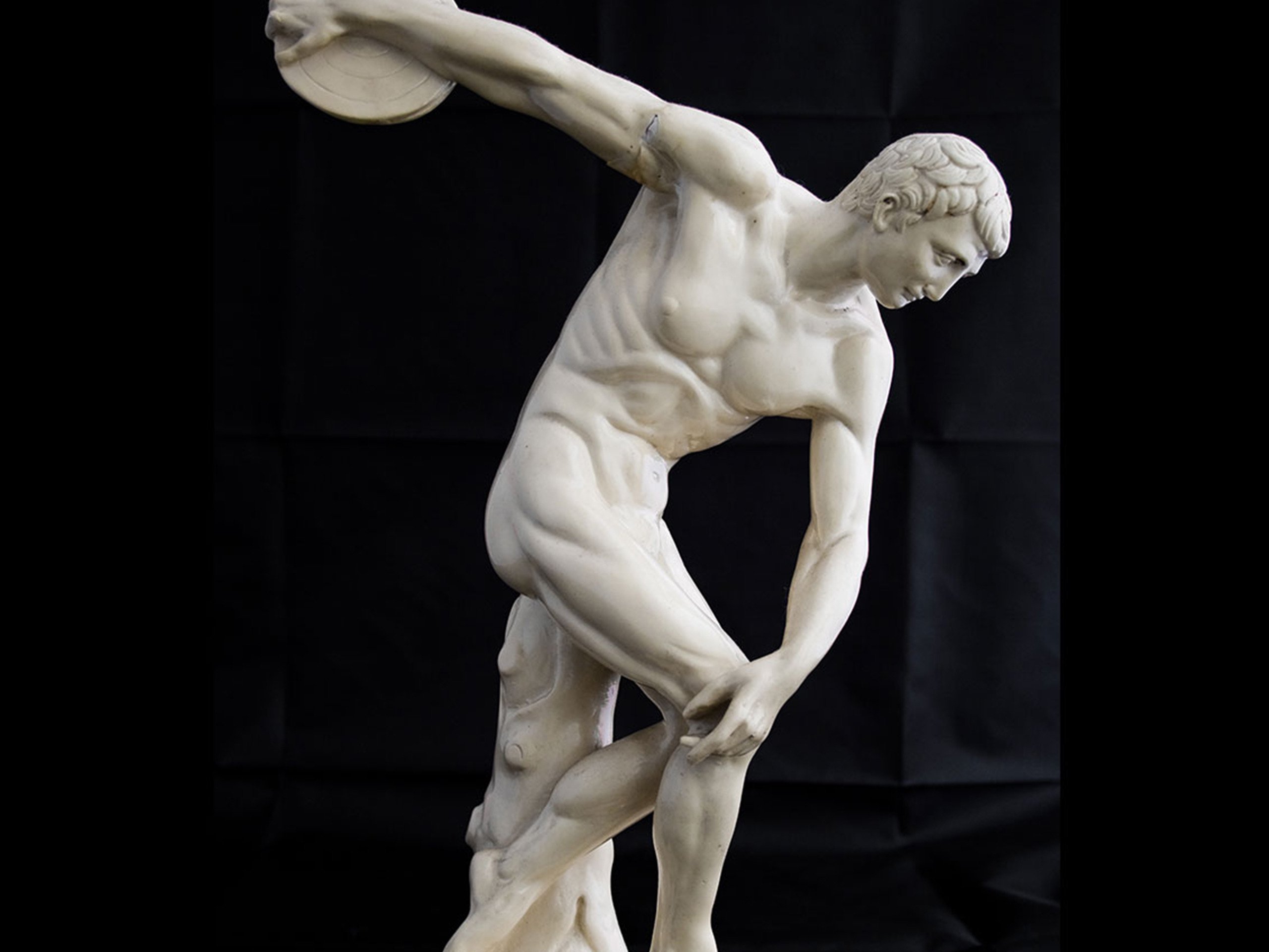 Метатель скульптора мирона. Дискобол скульптура древней Греции.
