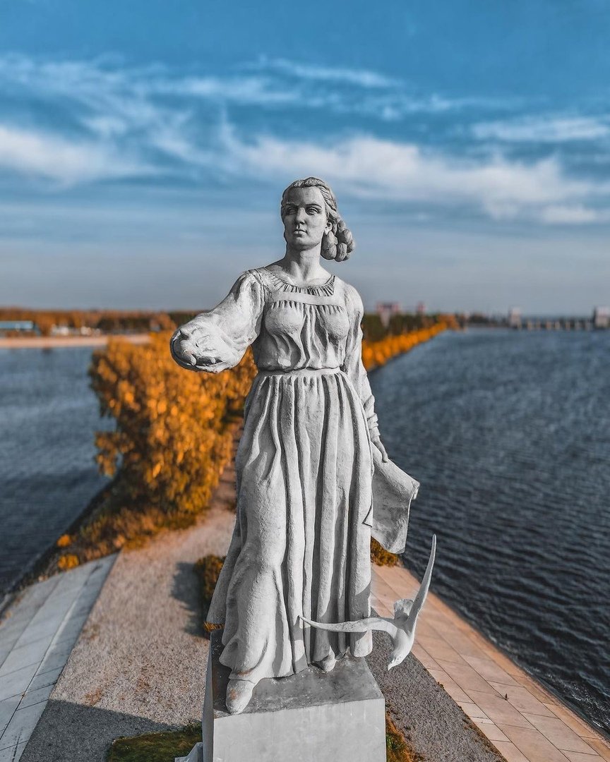 Монумент Волга-мать в Рыбинске