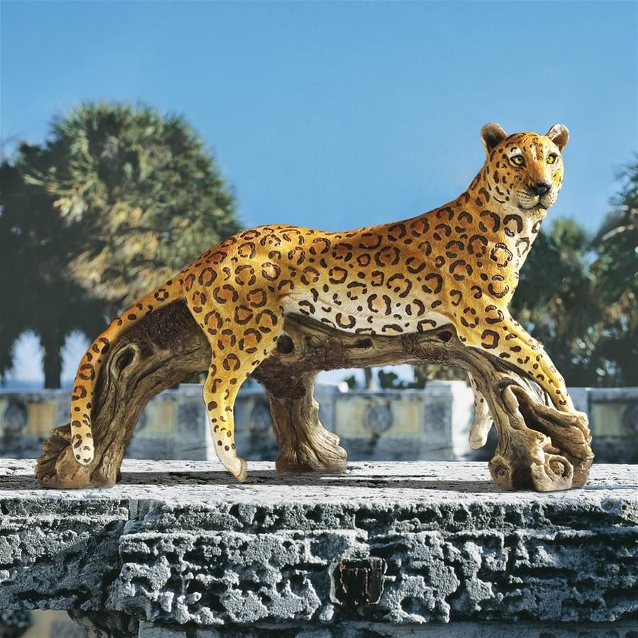 Садовая скульптура леопард