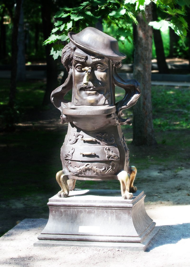 Памятник Мойдодыру Чуковского