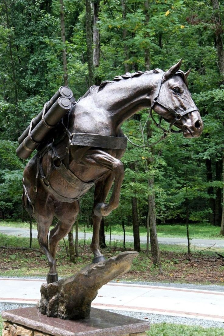 Памятник лошадям участникам Великой Отечественной войны