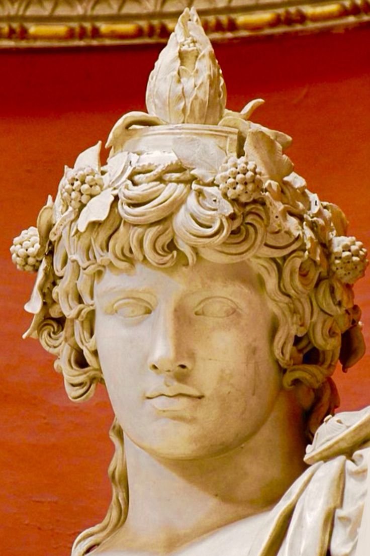 Афродита богиня древней Греции статуя