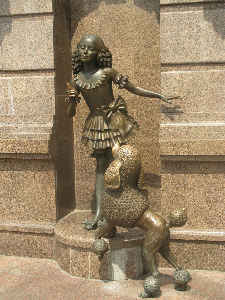 Скульптура Аленка в Нововоронеже