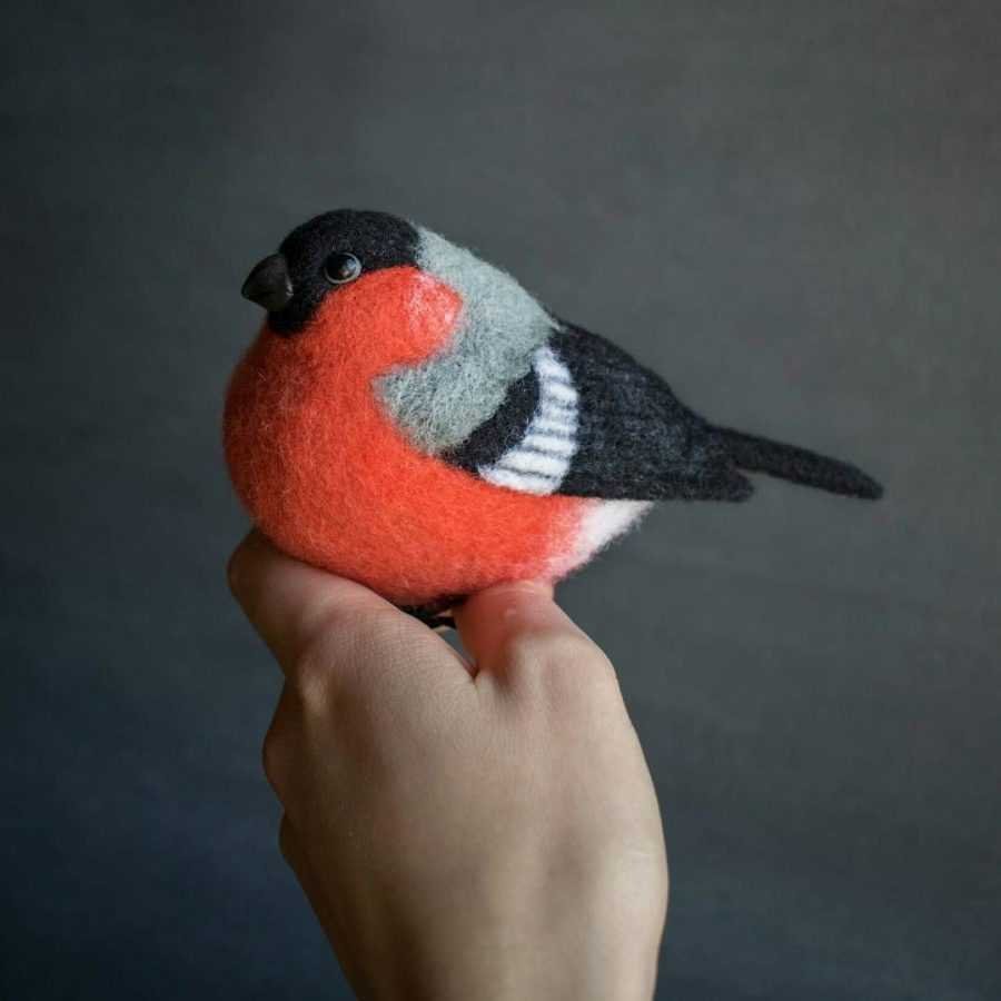 Птичка из ниток для вязания