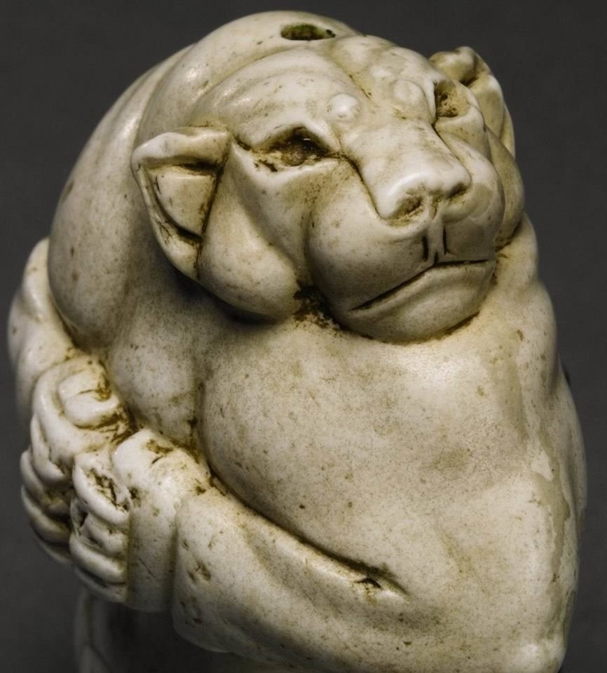 Скульптура львица Гуэнолла