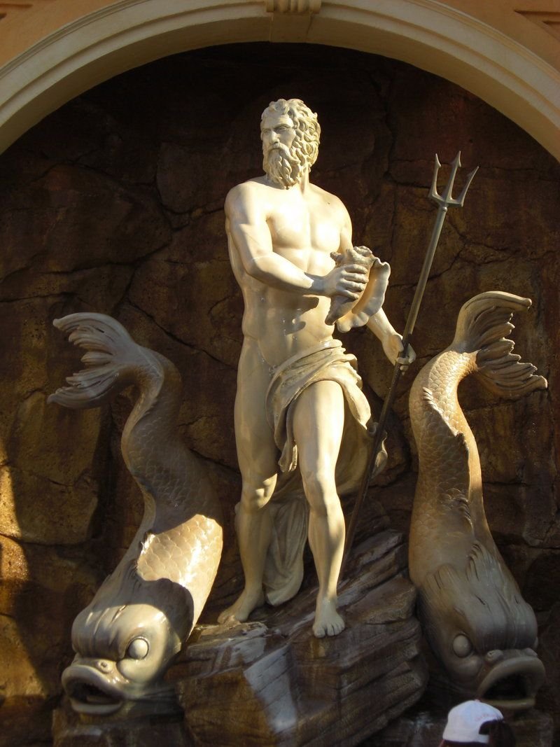 Мифологическая скульптура Посейдон