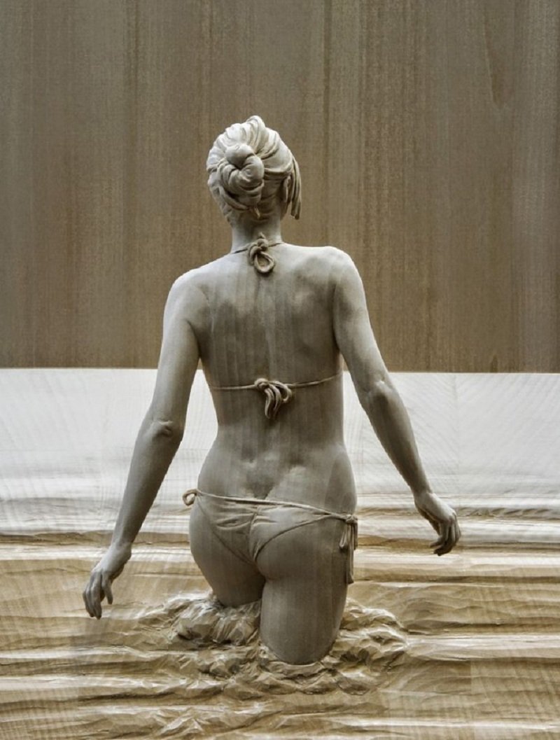 Скульптура женская фигура