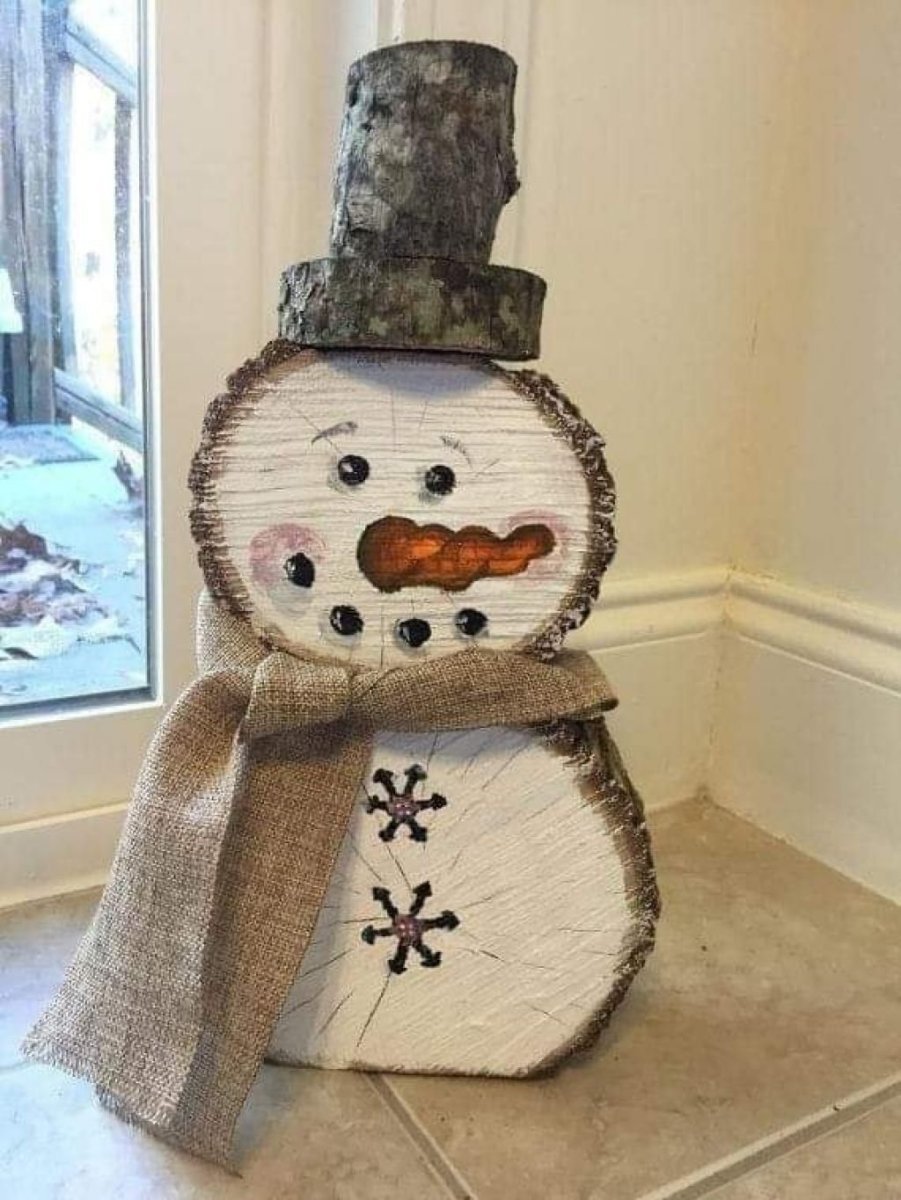 Снеговик из спилов дерева