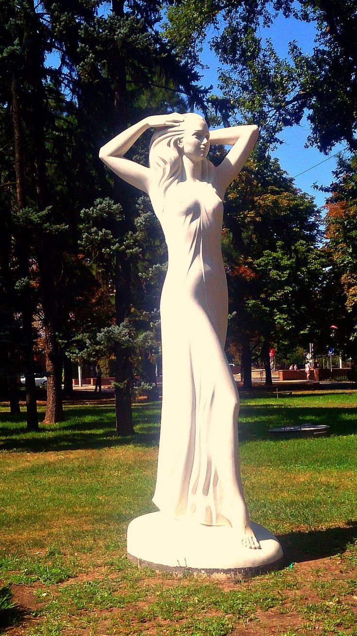 Скульптура Юность Донецк