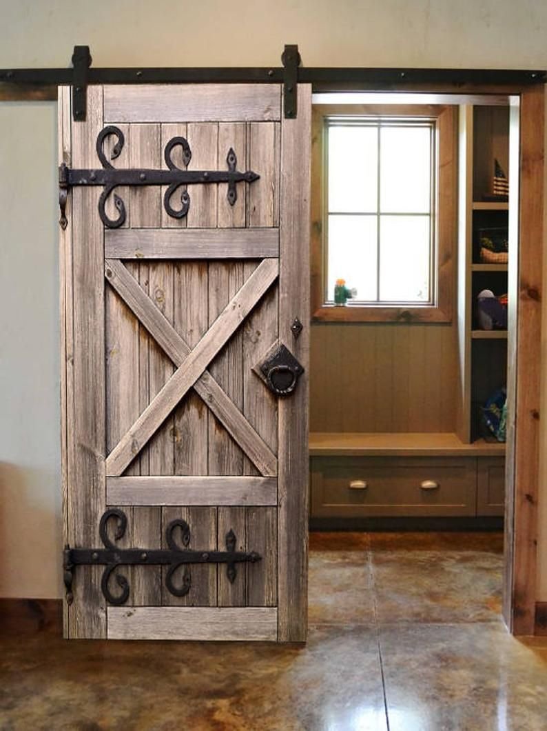 Старая деревянная дверь