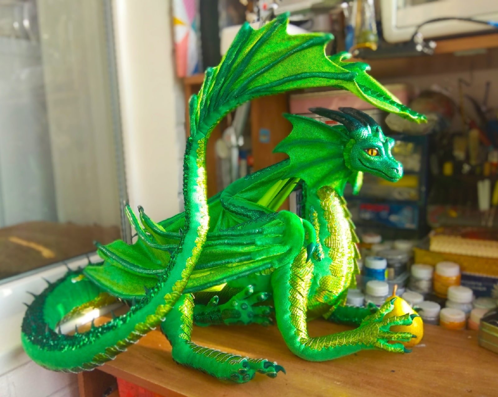 Деревянный дракон какой год. Игрушечный дракон. Поделка дракон. Зеленый деревянный дракон. Поделка дракон своими руками.
