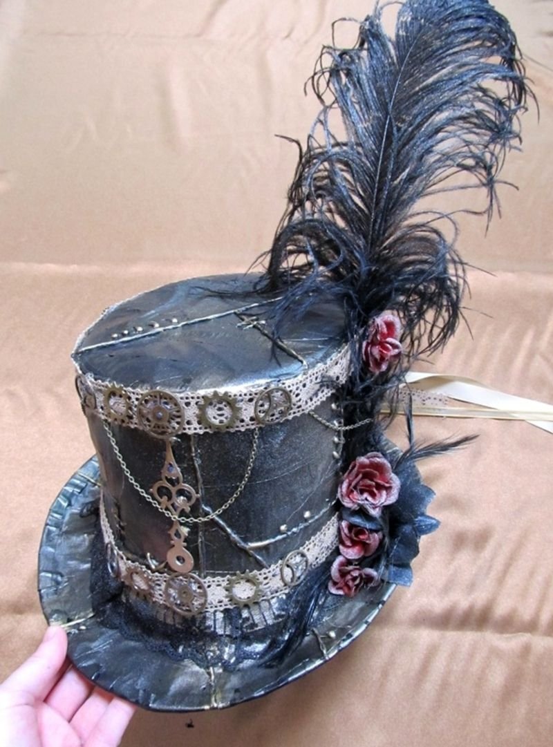 Шляпа цилиндр с украшением