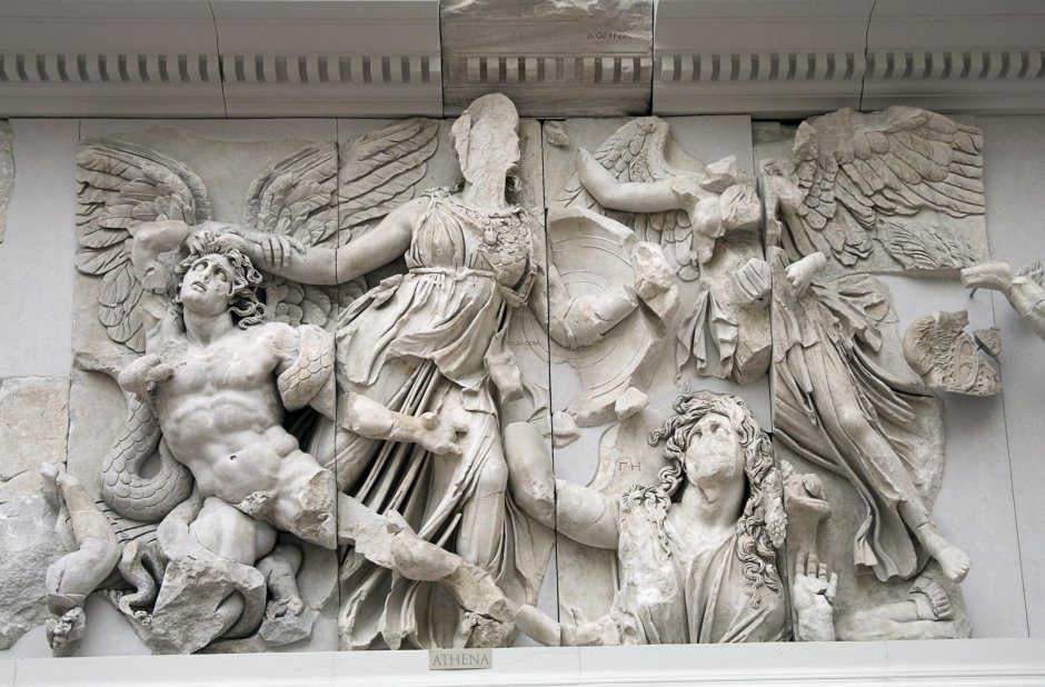 Алтарь Зевса в Пергаме рельеф