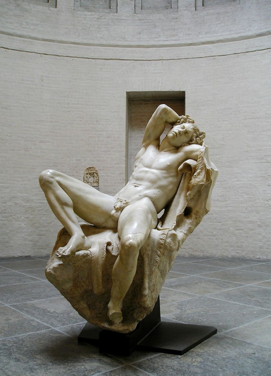 Скульптура фавн Барберини