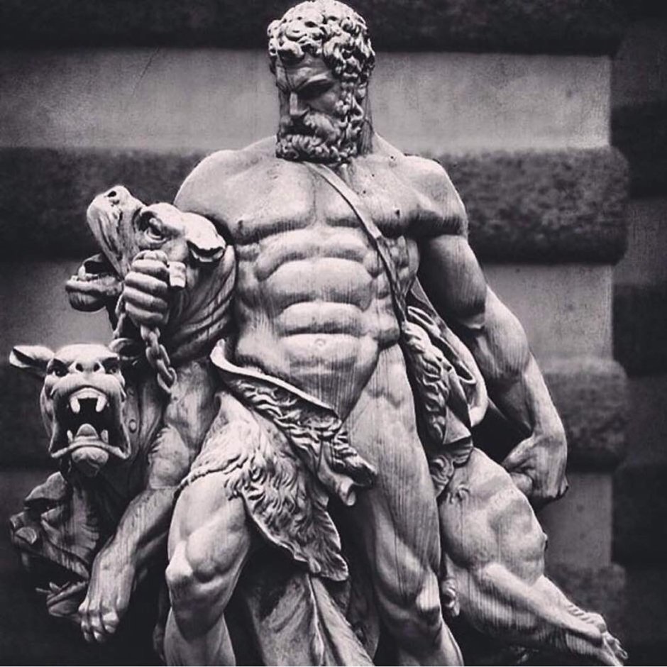 Статуи греческих богов Геракл Цербер