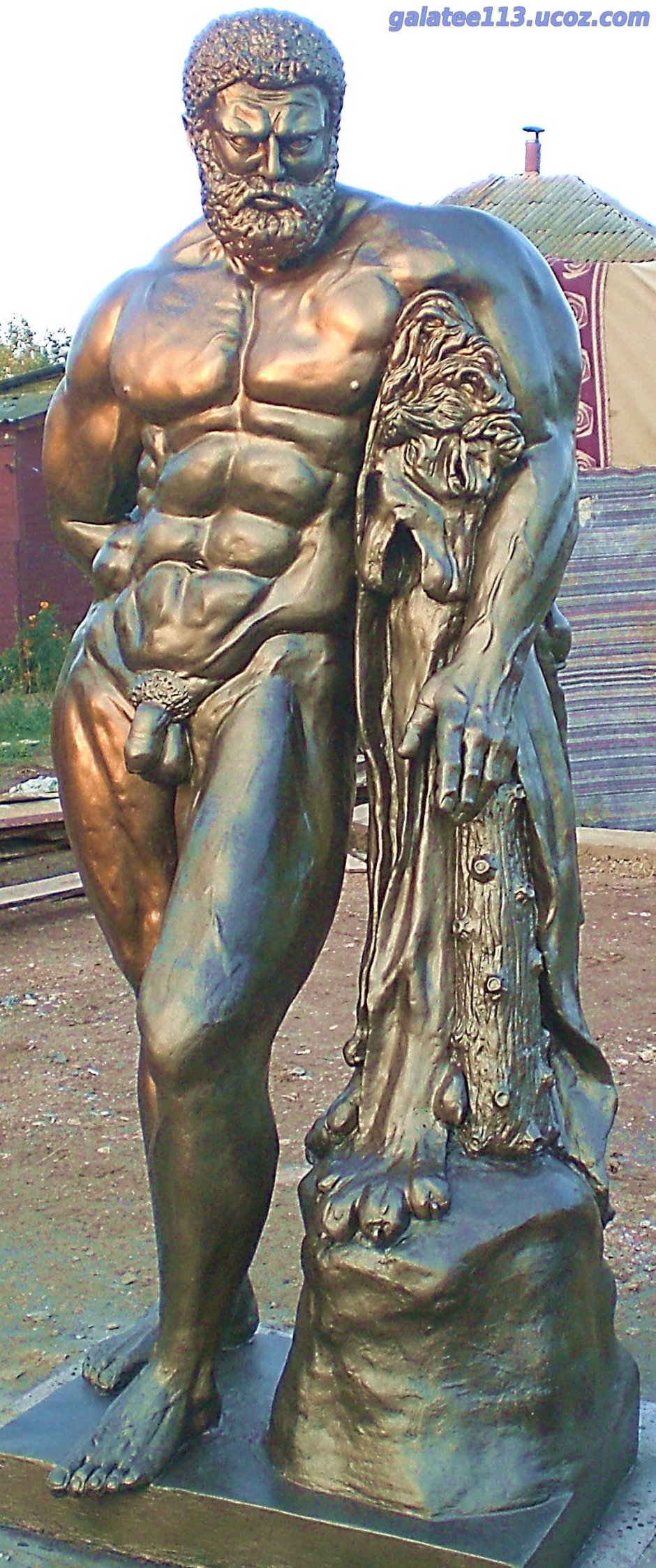 Колоссальная бронзовая статуя Геракла
