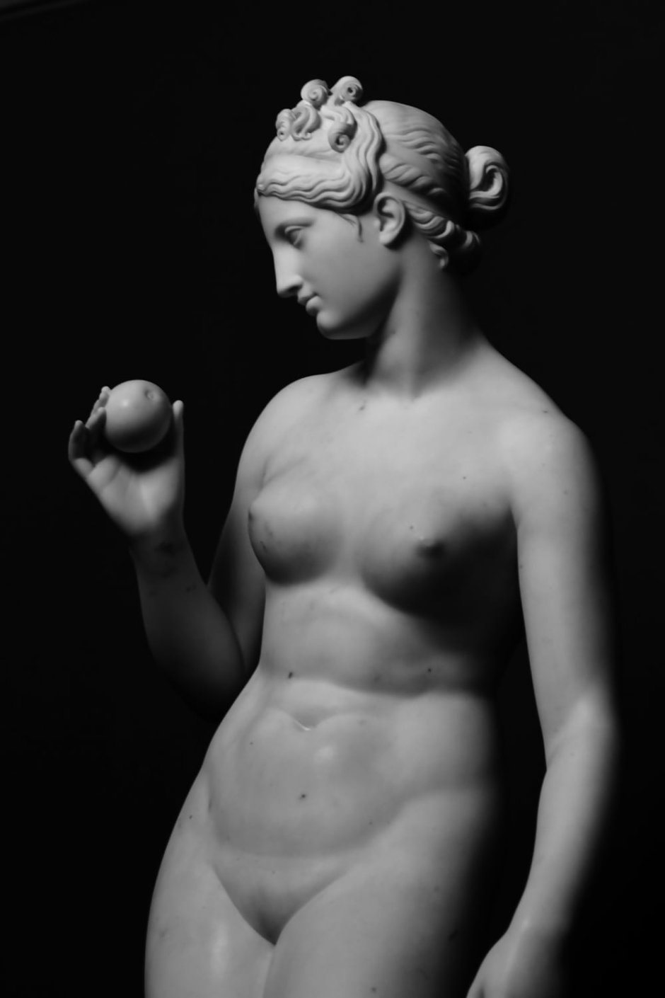 Бертель Торвальдсен Венера с яблоком. 1813-1816