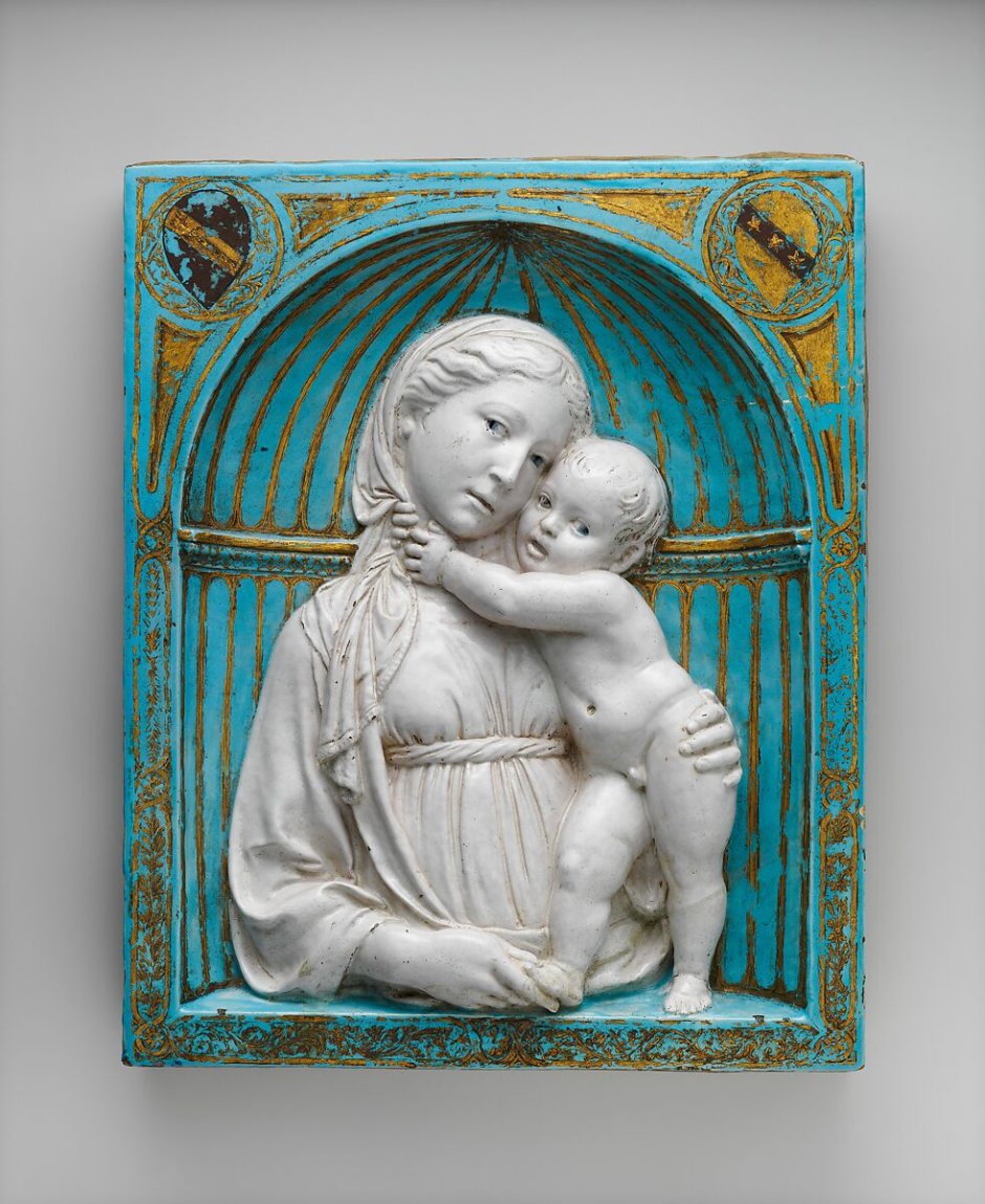Мадонна с младенцем скульптура