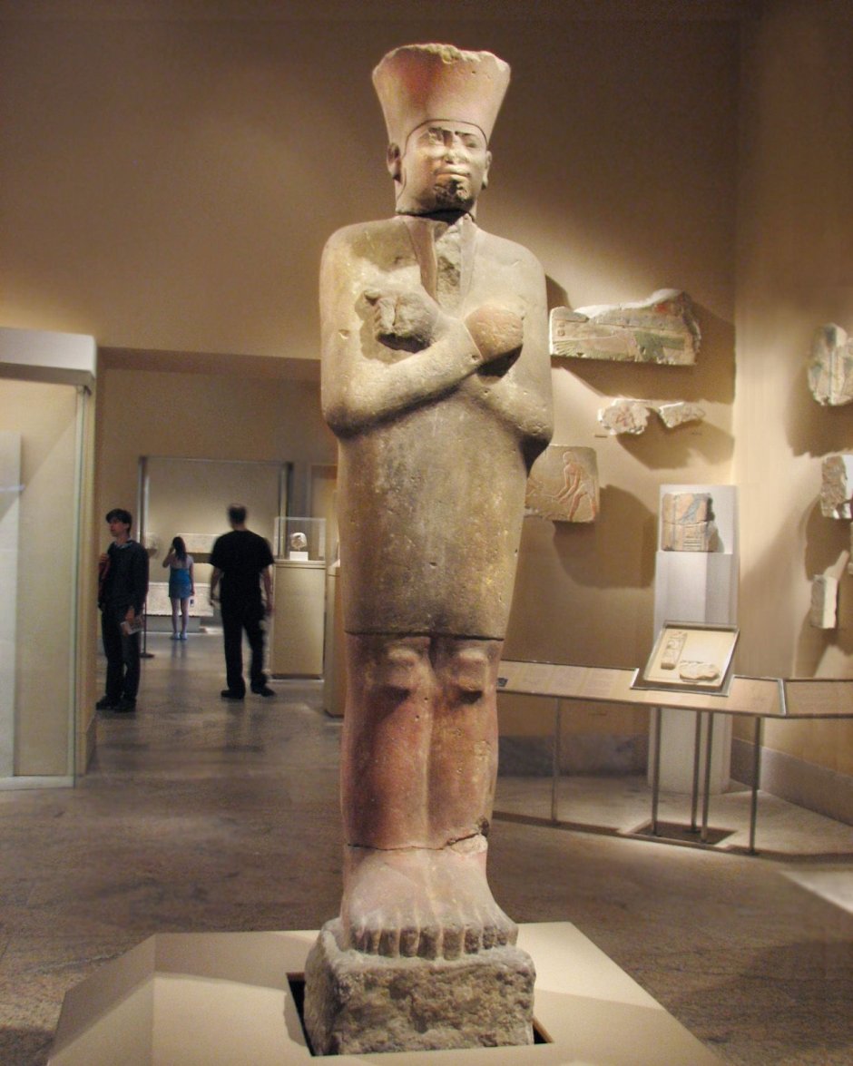 Египетские статуи и мумии
