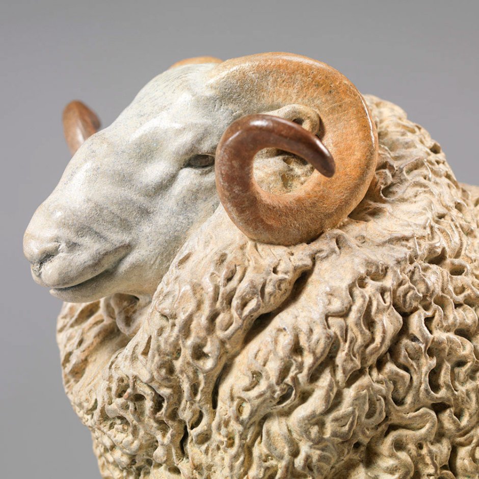 Овца скульптура