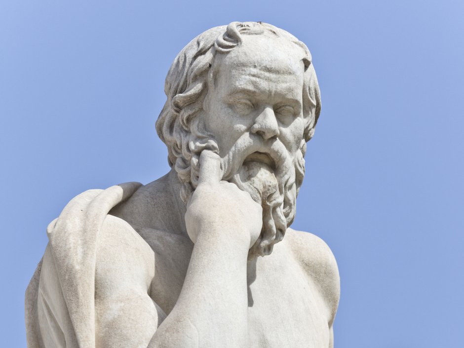 Сократ на фоне Афин