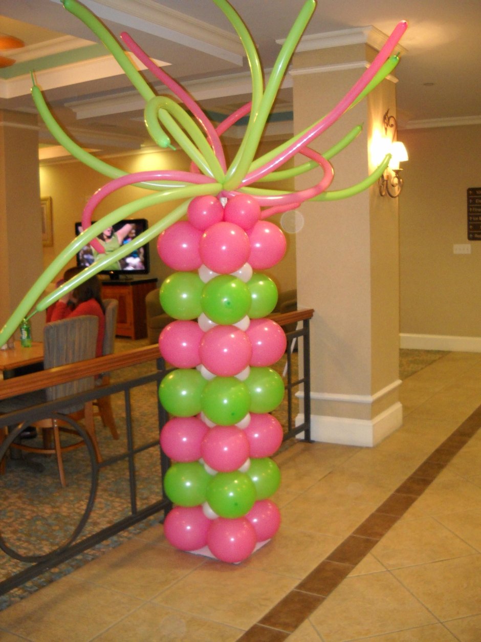 Оригинальное украшение из воздушных шаров