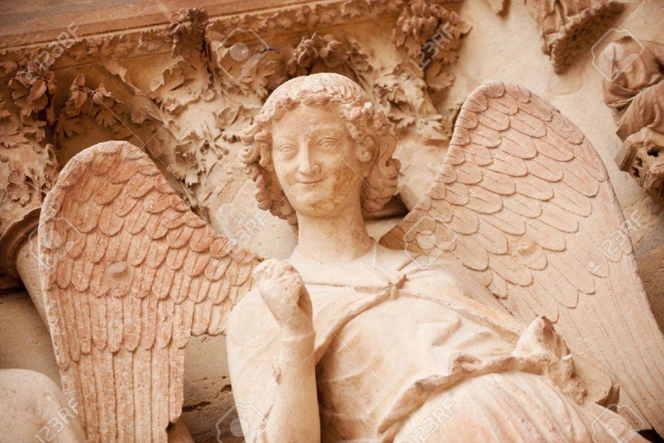 Ангел Реймского собора