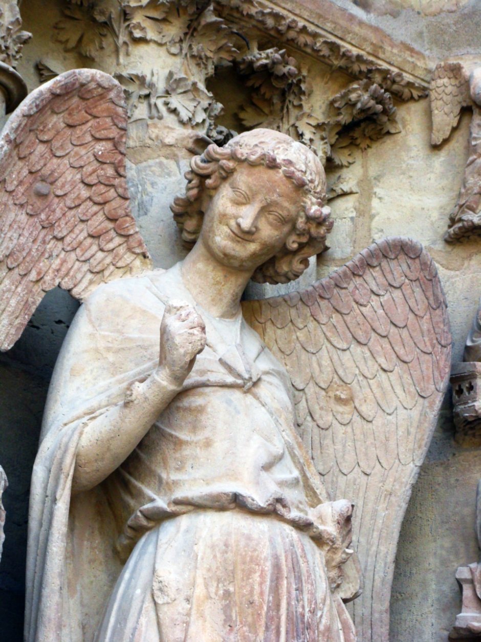 Улыбающийся ангел Готика