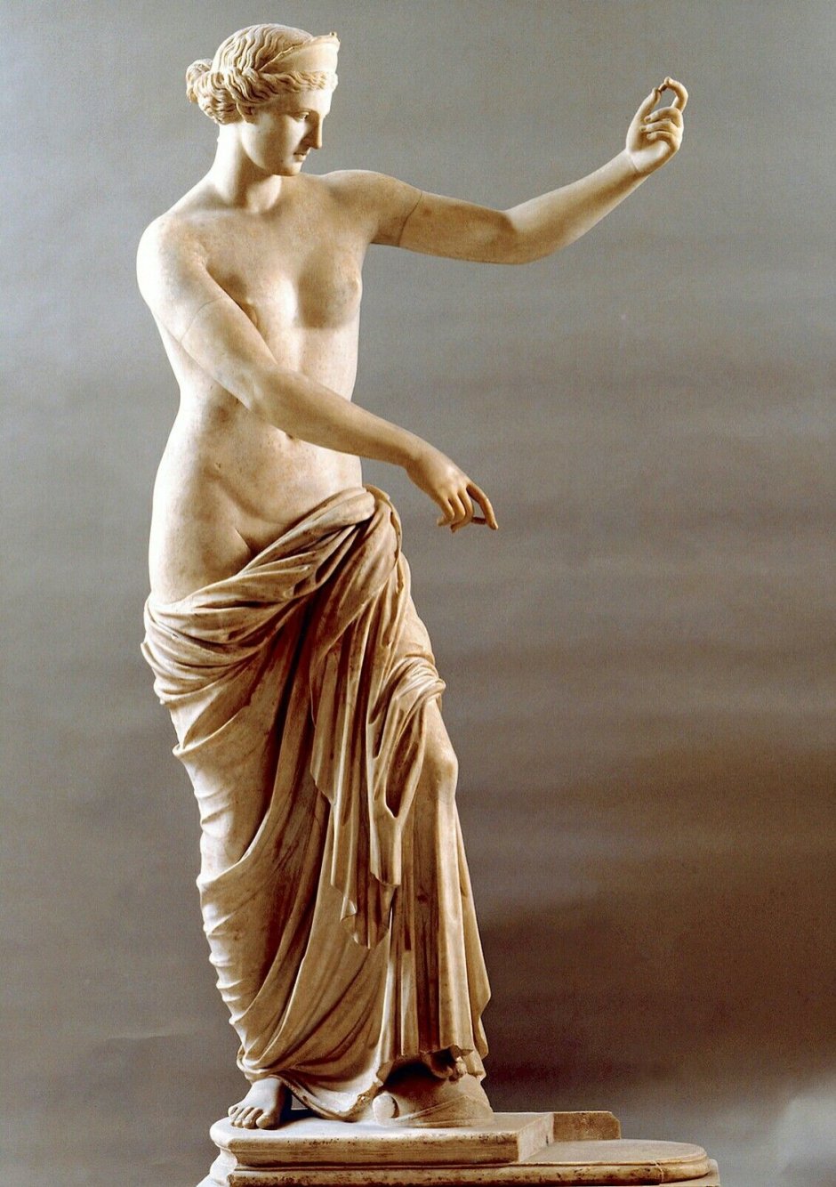 Скульптура богиня афродита