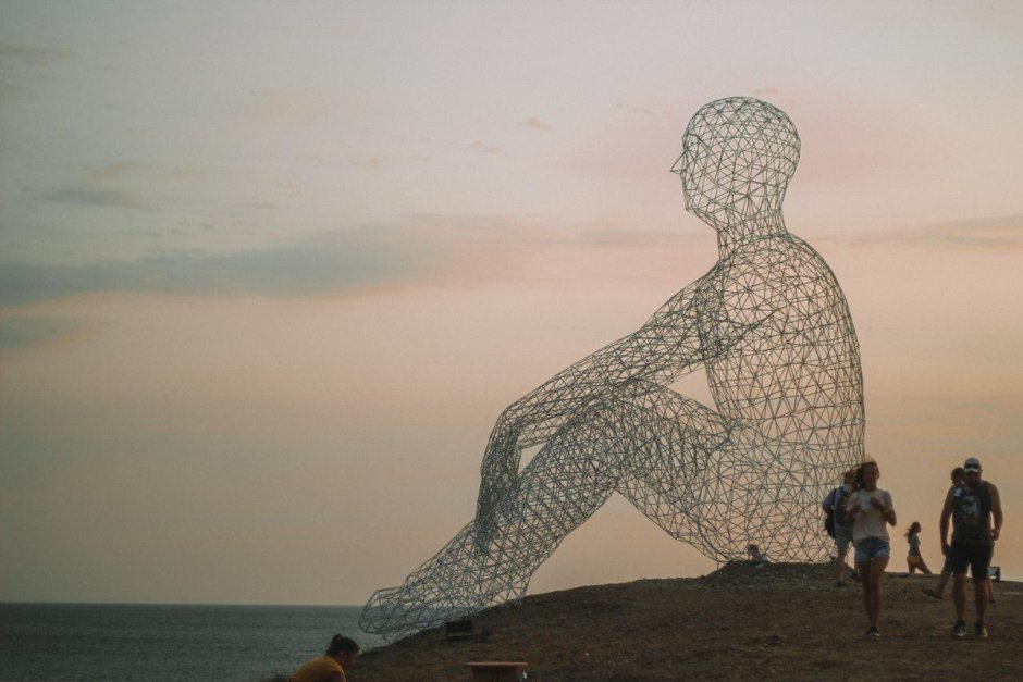 Скульптура кит