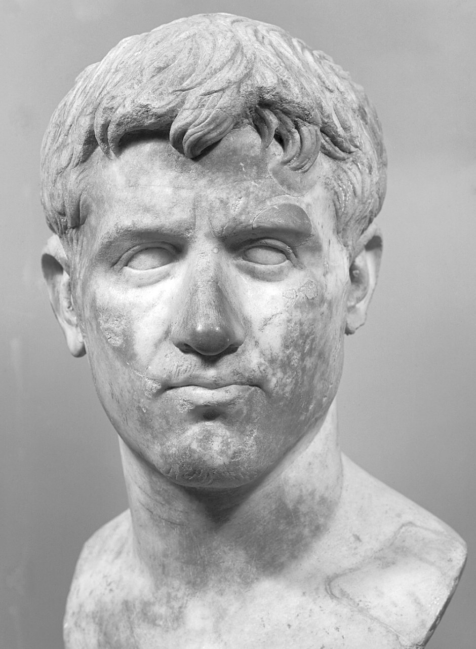 Статуя марка Аврелия в Риме